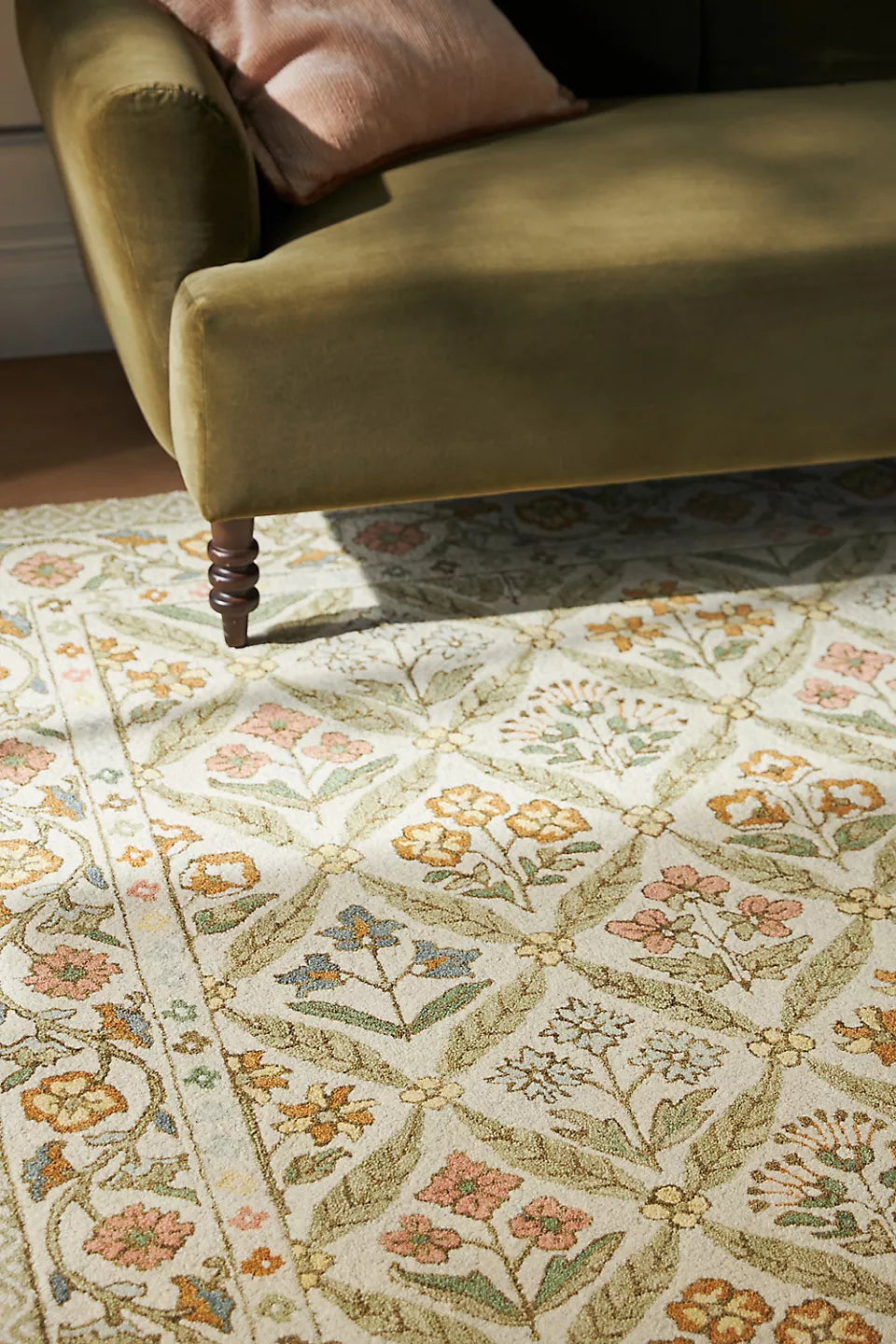 Tufted Cotswold  Floral Rug