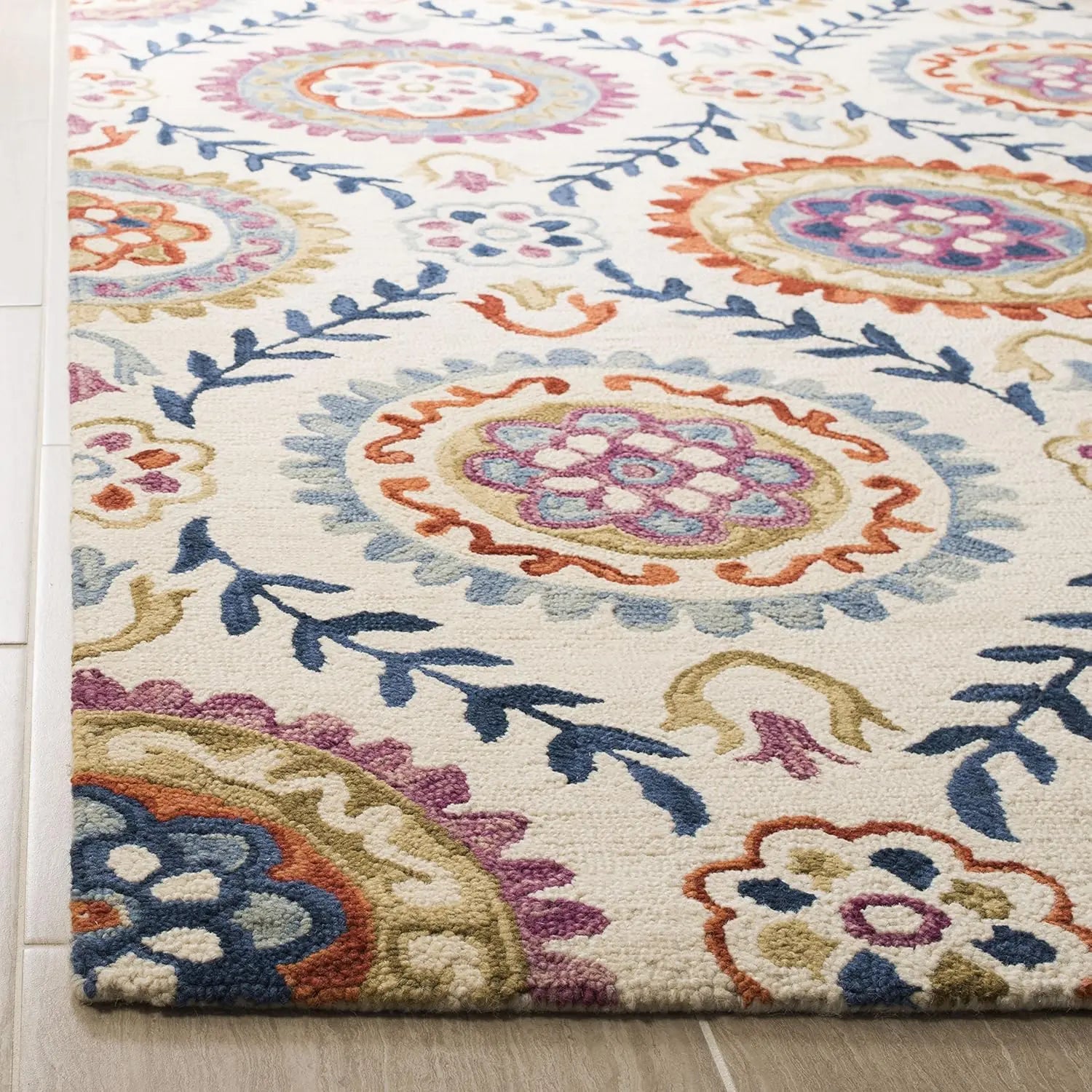 Farashat White woolen Hand Tufted Carpet Rugverse