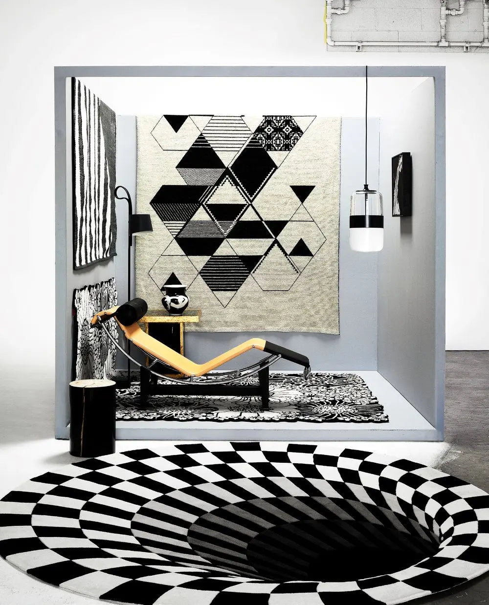 Black Hole Round Rug Rugverse