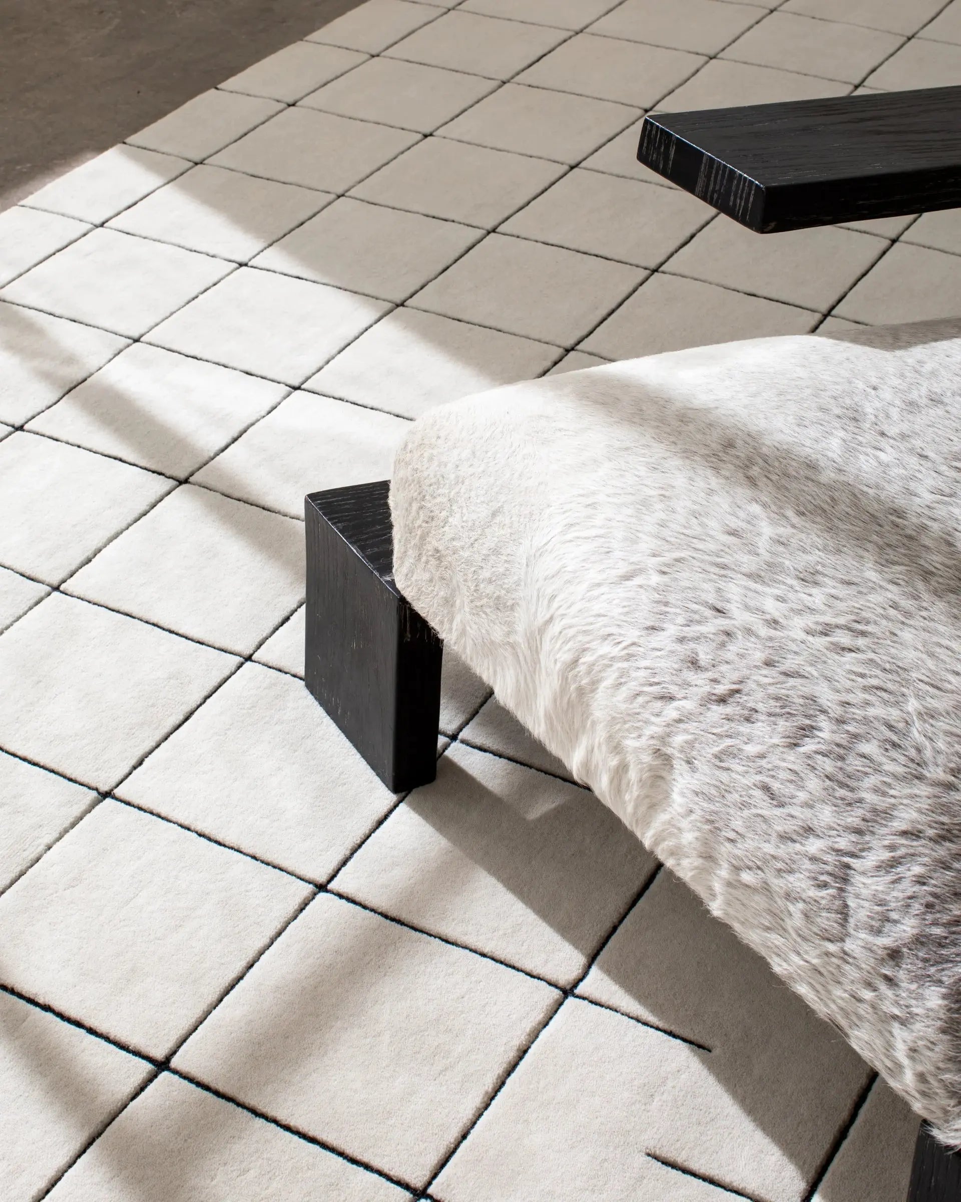 Cubora White woolen Hand Tufted Carpet Rugverse